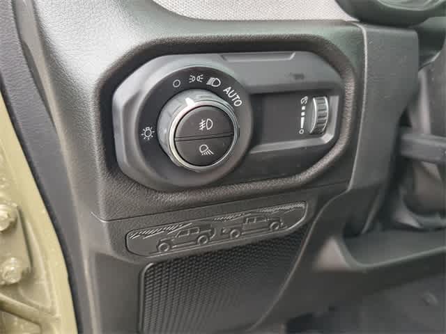 Thumbnail: 2026 Jeep Gladiator - 16