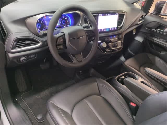 Thumbnail: 2026 Chrysler Pacifica - 10