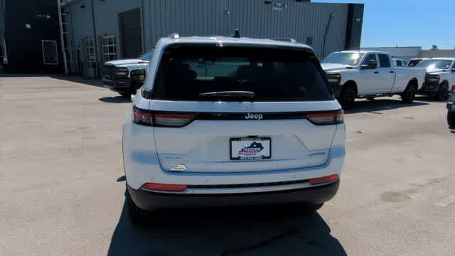 Thumbnail: 2026 Jeep Grand Cherokee - 7