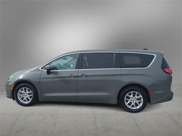 Thumbnail: 2023 Chrysler Pacifica - 5