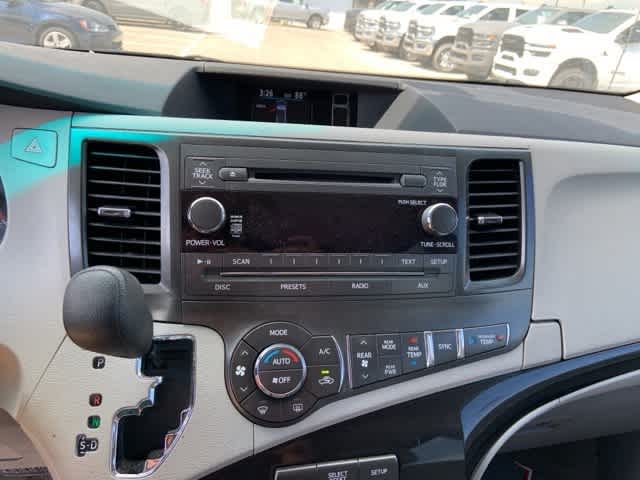 Thumbnail: 2014 Toyota Sienna - 6