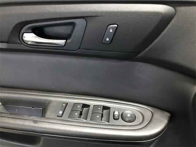 Thumbnail: 2017 Chevrolet Traverse - 19