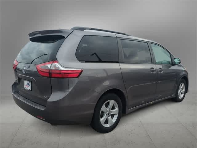 Thumbnail: 2020 Toyota Sienna - 8