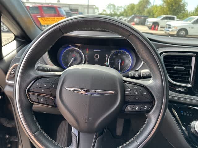 Thumbnail: 2018 Chrysler Pacifica - 7