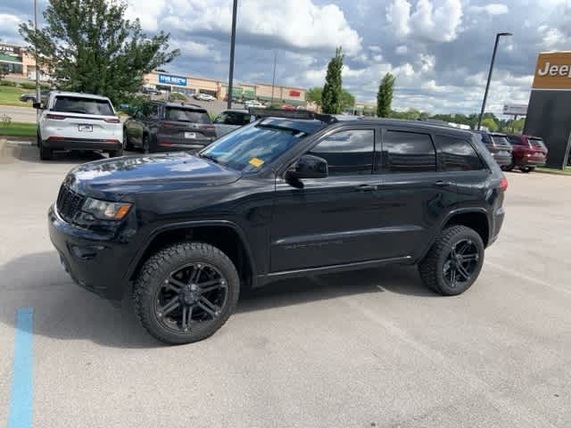Thumbnail: 2018 Jeep Grand Cherokee - 16