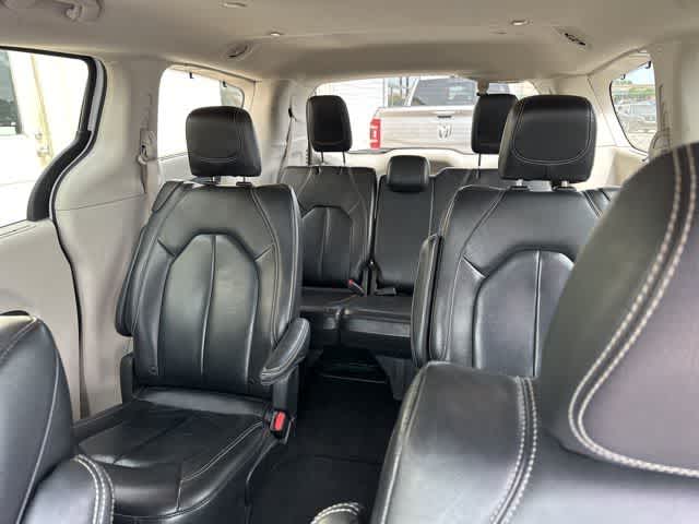 Thumbnail: 2022 Chrysler Pacifica - 5