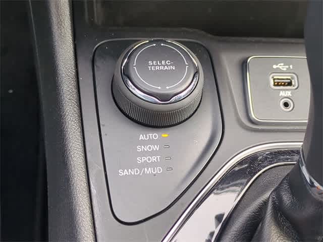 Thumbnail: 2021 Jeep Cherokee - 39