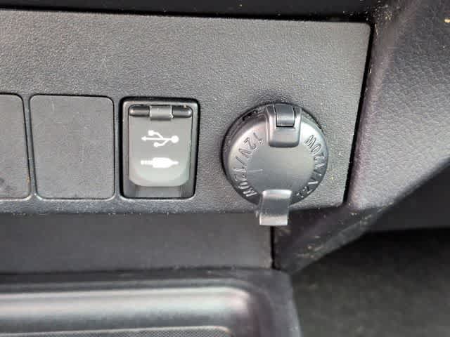 Thumbnail: 2013 Toyota RAV4 - 31
