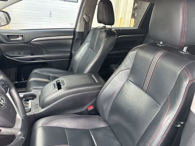 Thumbnail: 2019 Toyota Highlander - 4