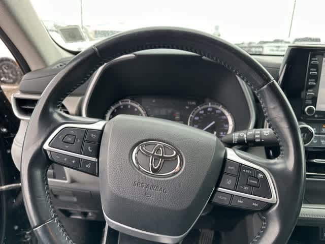 Thumbnail: 2022 Toyota Highlander - 12