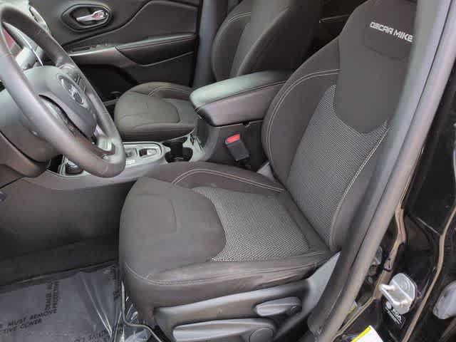 Thumbnail: 2021 Jeep Cherokee - 16
