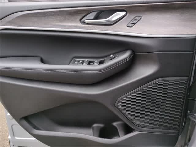 Thumbnail: 2025 Jeep Grand Cherokee - 32