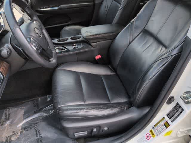 Thumbnail: 2014 Toyota Avalon - 16