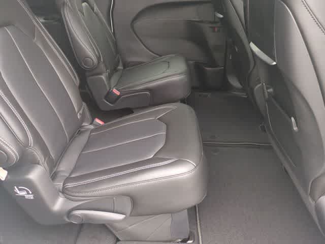 Thumbnail: 2026 Chrysler Pacifica - 21