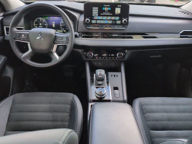 Thumbnail: 2025 Mitsubishi Outlander - 15