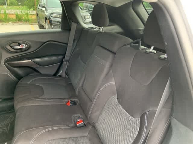 Thumbnail: 2019 Jeep Cherokee - 9