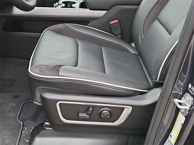 Thumbnail: 2026 RAM 1500 - 18