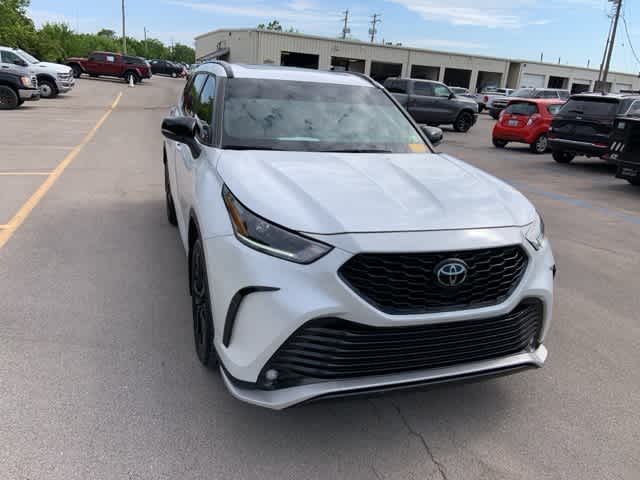 Thumbnail: 2023 Toyota Highlander - 28