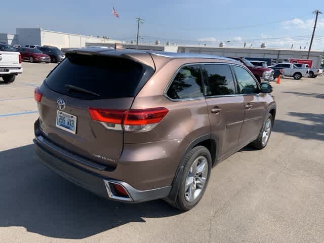 Thumbnail: 2017 Toyota Highlander - 23