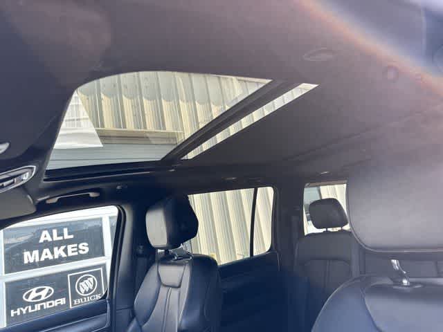 Thumbnail: 2023 Jeep Wagoneer - 7