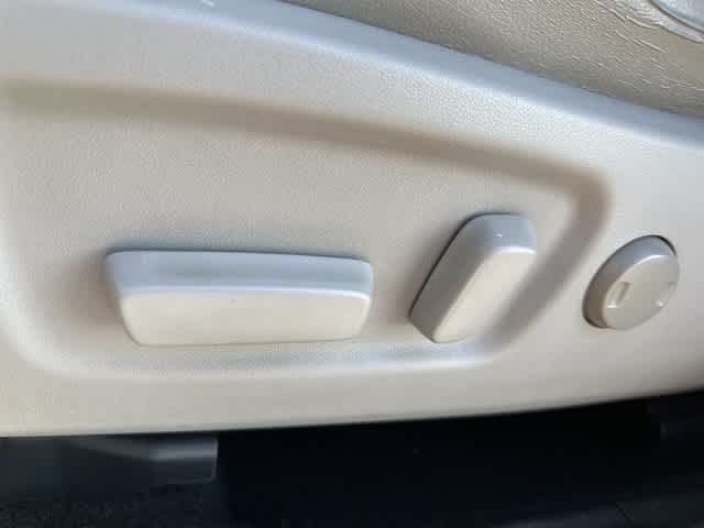 Thumbnail: 2014 Toyota Highlander - 13