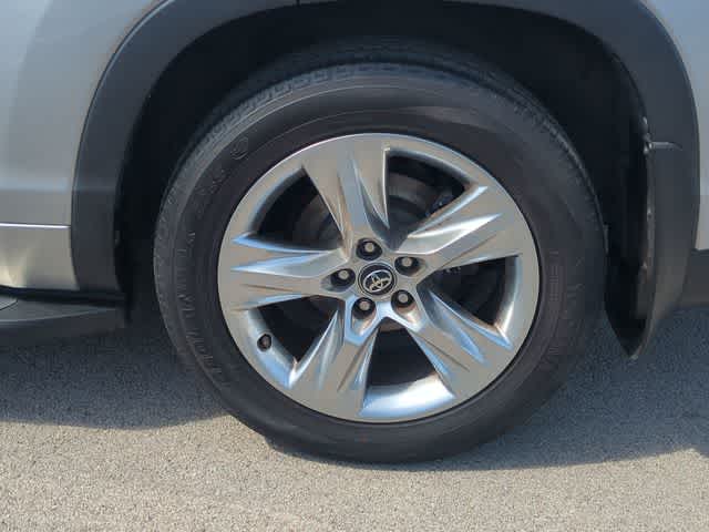 Thumbnail: 2016 Toyota Highlander - 14