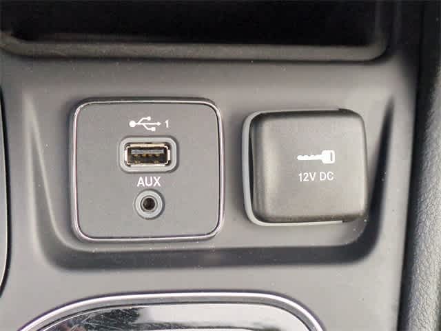 Thumbnail: 2021 Jeep Cherokee - 32