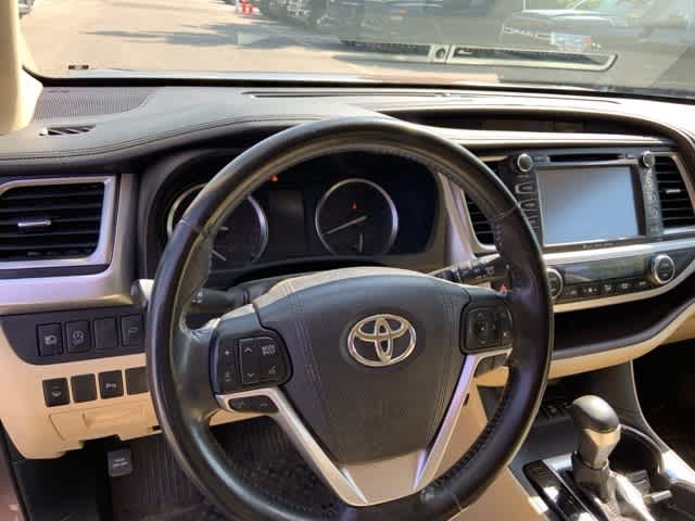 Thumbnail: 2017 Toyota Highlander - 6