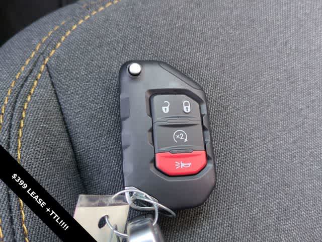 Thumbnail: 2025 Jeep Gladiator - 36