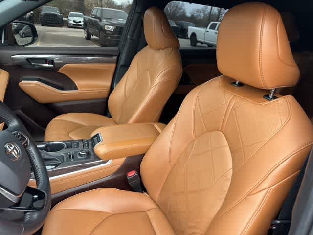 Thumbnail: 2021 Toyota Highlander - 4