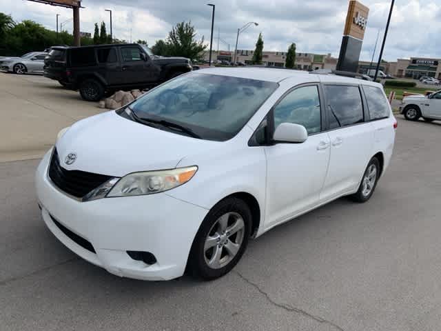 Thumbnail: 2011 Toyota Sienna - 7