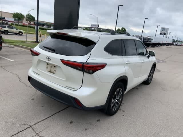 Thumbnail: 2021 Toyota Highlander - 25