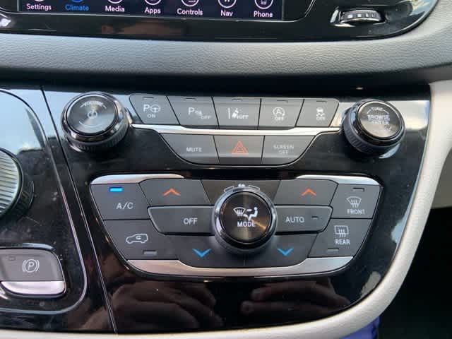 Thumbnail: 2019 Chrysler Pacifica - 10