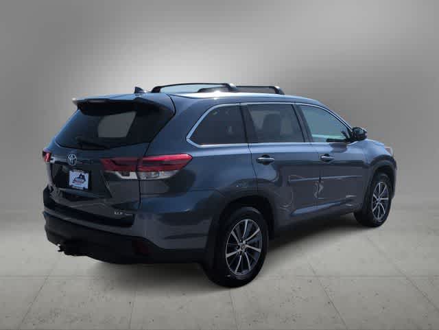 Thumbnail: 2019 Toyota Highlander - 8
