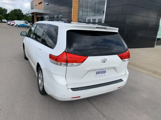 Thumbnail: 2011 Toyota Sienna - 15