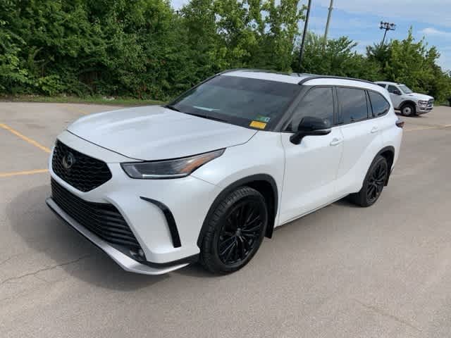 Thumbnail: 2023 Toyota Highlander - 14