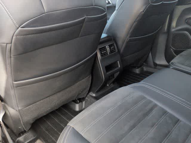 Thumbnail: 2024 Mitsubishi Outlander - 17