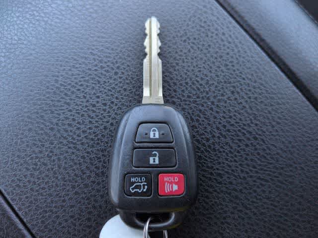 Thumbnail: 2016 Toyota Highlander - 35