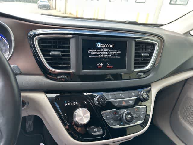 Thumbnail: 2019 Chrysler Pacifica - 7