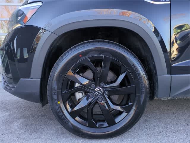 Thumbnail: 2022 Volkswagen Taos - 14