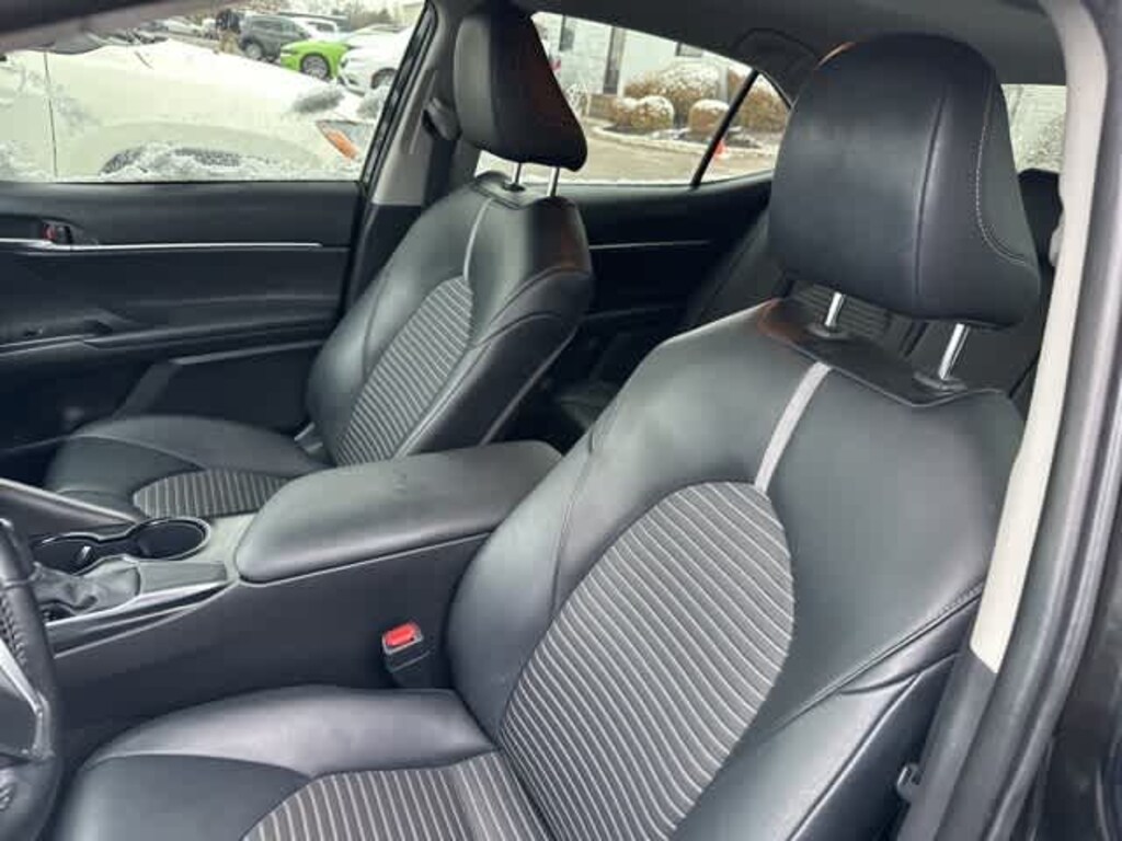 Used 2020 Toyota Camry SE Sedan