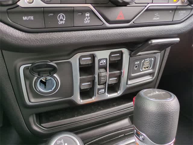 Thumbnail: 2025 Jeep Gladiator - 31