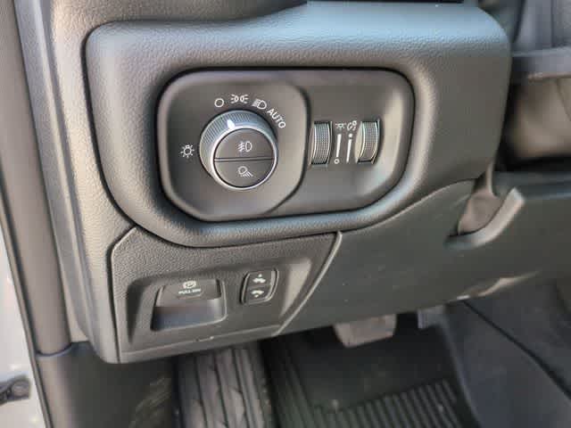 Thumbnail: 2026 RAM 1500 - 18