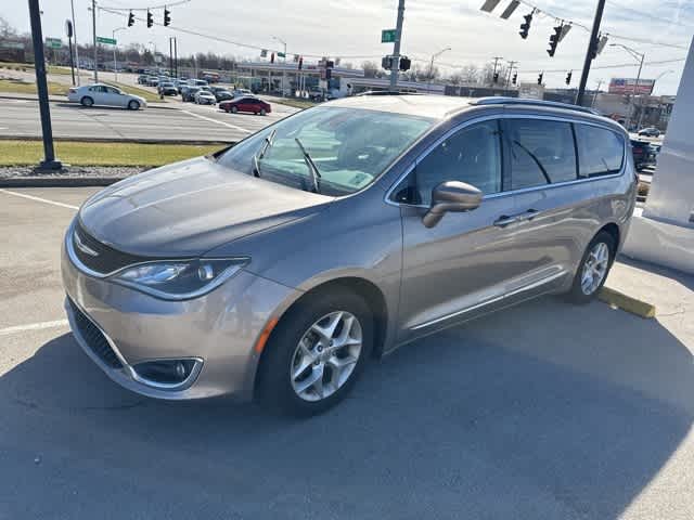 Thumbnail: 2018 Chrysler Pacifica - 10