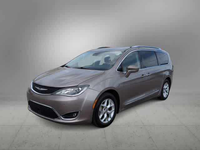 Thumbnail: 2018 Chrysler Pacifica - 4