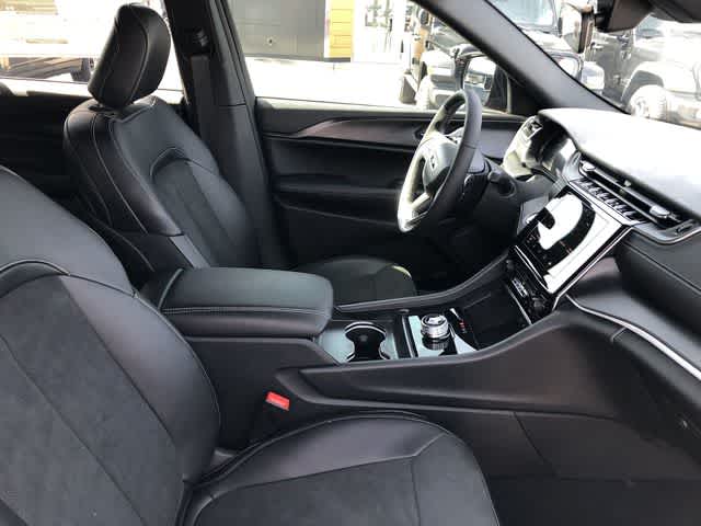 Thumbnail: 2025 Jeep Grand Cherokee - 28