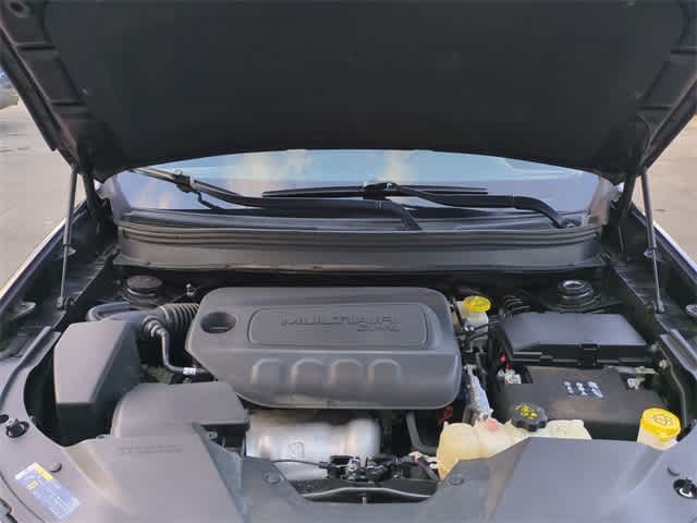 Thumbnail: 2019 Jeep Cherokee - 14