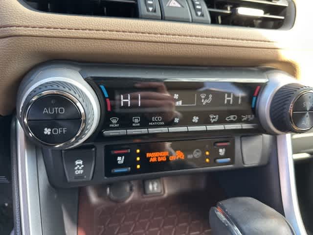 Thumbnail: 2019 Toyota RAV4 - 17