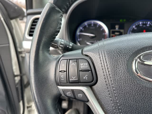 Thumbnail: 2016 Toyota Highlander - 12