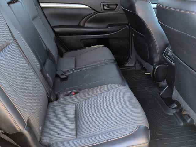 Thumbnail: 2016 Toyota Highlander - 20